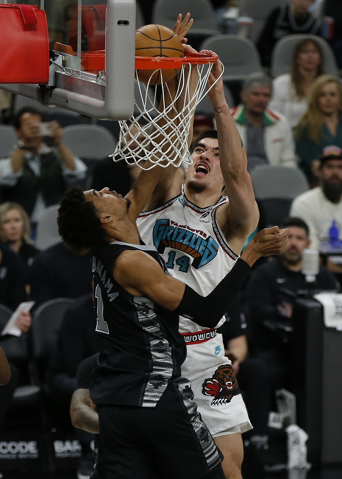 KAIYUN SPORTS-冲刺阶段圣安东尼奥马刺远射贴柱——欧超杯节点到来，引发热议，赛程密集仍需轮换的简单介绍