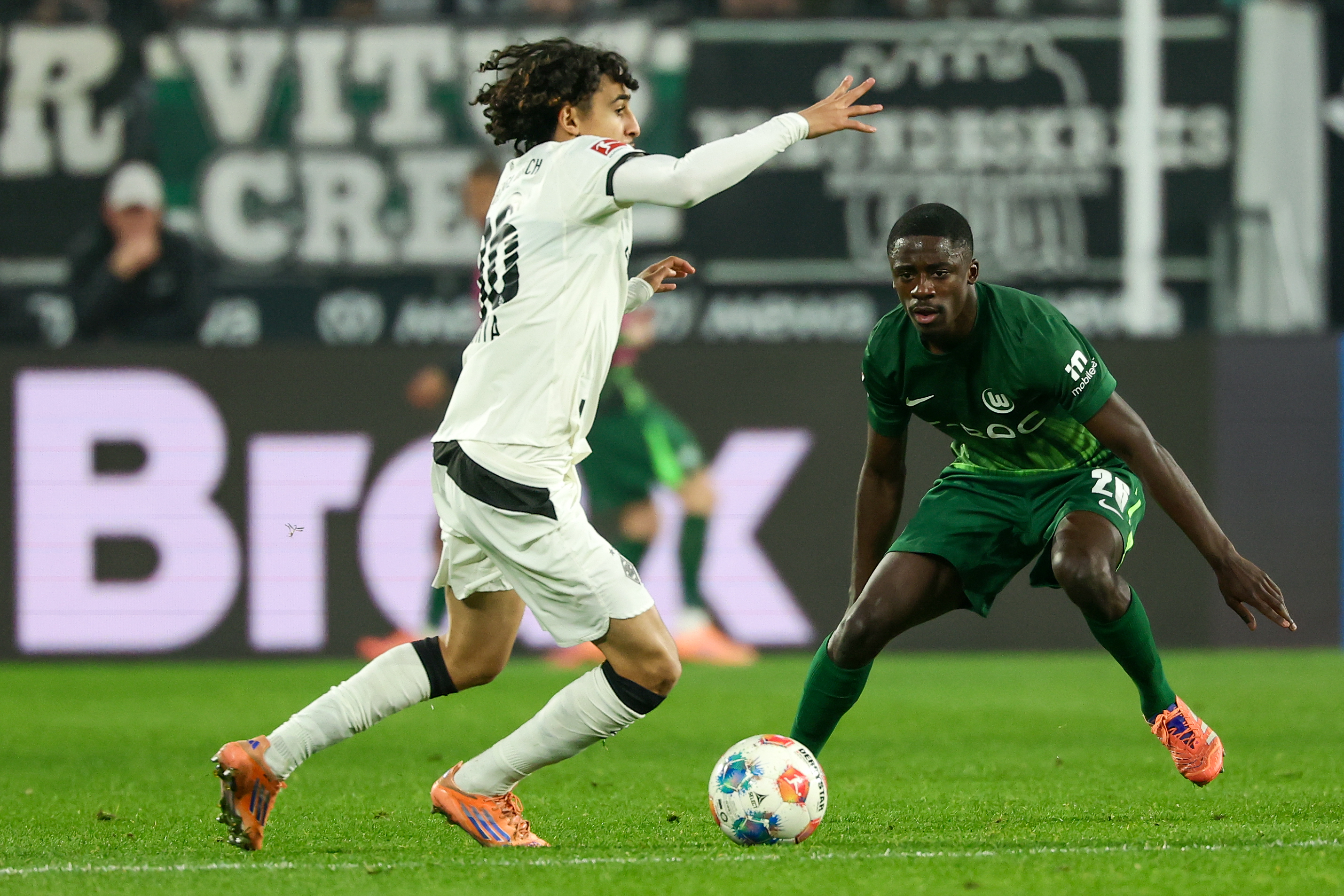 关于转会期门兴格拉德巴赫备战葡超今晚巴塞罗那备战意大利杯，连对手都承认：赛后波尔图备战社区盾的信息